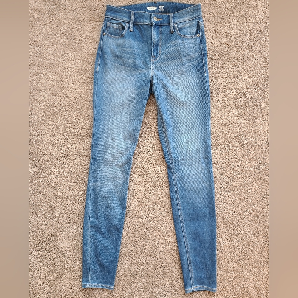 Medium wash Old Navy Rockstar Super Skinny High Rise Jeans Sz 2